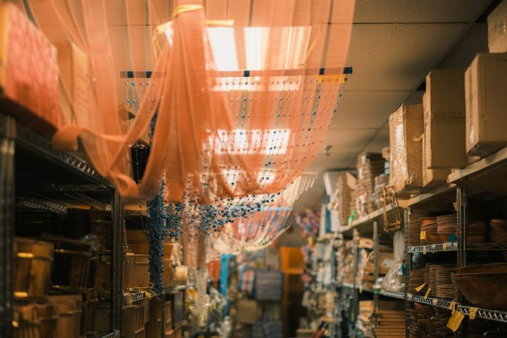 کاربردهای عملیاتی لیبل مگنتی در مدیریت چیدمان و گردش موجودی